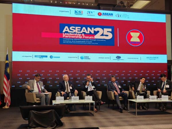 PANELI~1 A panel discussion during ASEAN 25 featuring thought leaders, economists, and diplomats engaging on ASEAN's role in navigating global disruption, digital transformation, and supply chain resilience. The session underscored ASEAN’s centrality in shaping Asia’s economic future.