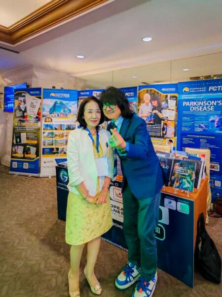 👩‍⚕️ Strengthening global medical sisterhood.
 Prof. Mike Chan with a distinguished guest at the European Wellness booth—celebrating a shared mission to redefine aging and improve lives through cellular therapy.