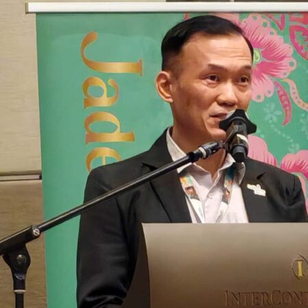Chan Hon Mun, Senior Deputy Director, Tourism Malaysia, addresses guests during the Couture Fashion Week Malaysia 2026 press conference.